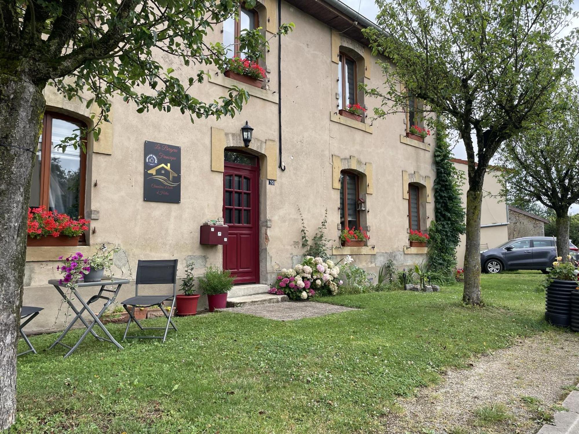 Bergerie Francique Apartment Lachaussee Bagian luar foto